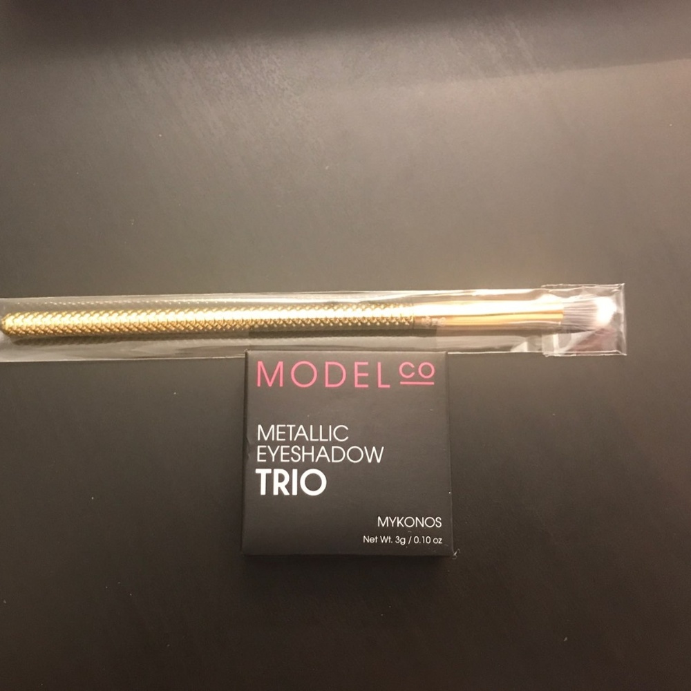 Eyeshadow Triad And Brush